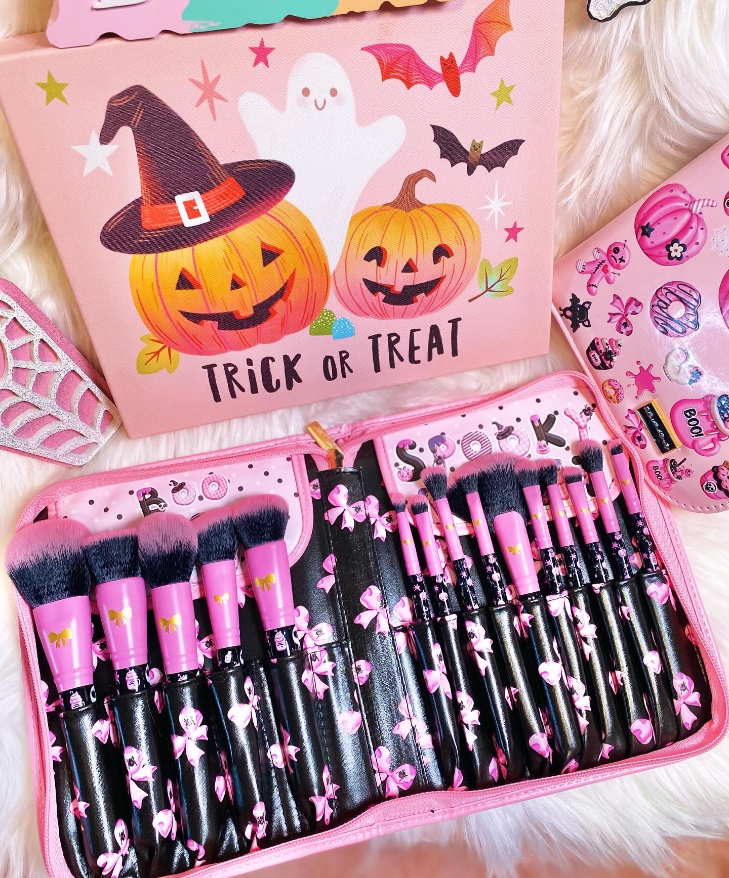 🕷️🎀 𝓣𝓻𝓲𝓬𝓴 𝓸𝓻 𝓣𝓻𝓮𝓪𝓽 🕷️🕸️👻