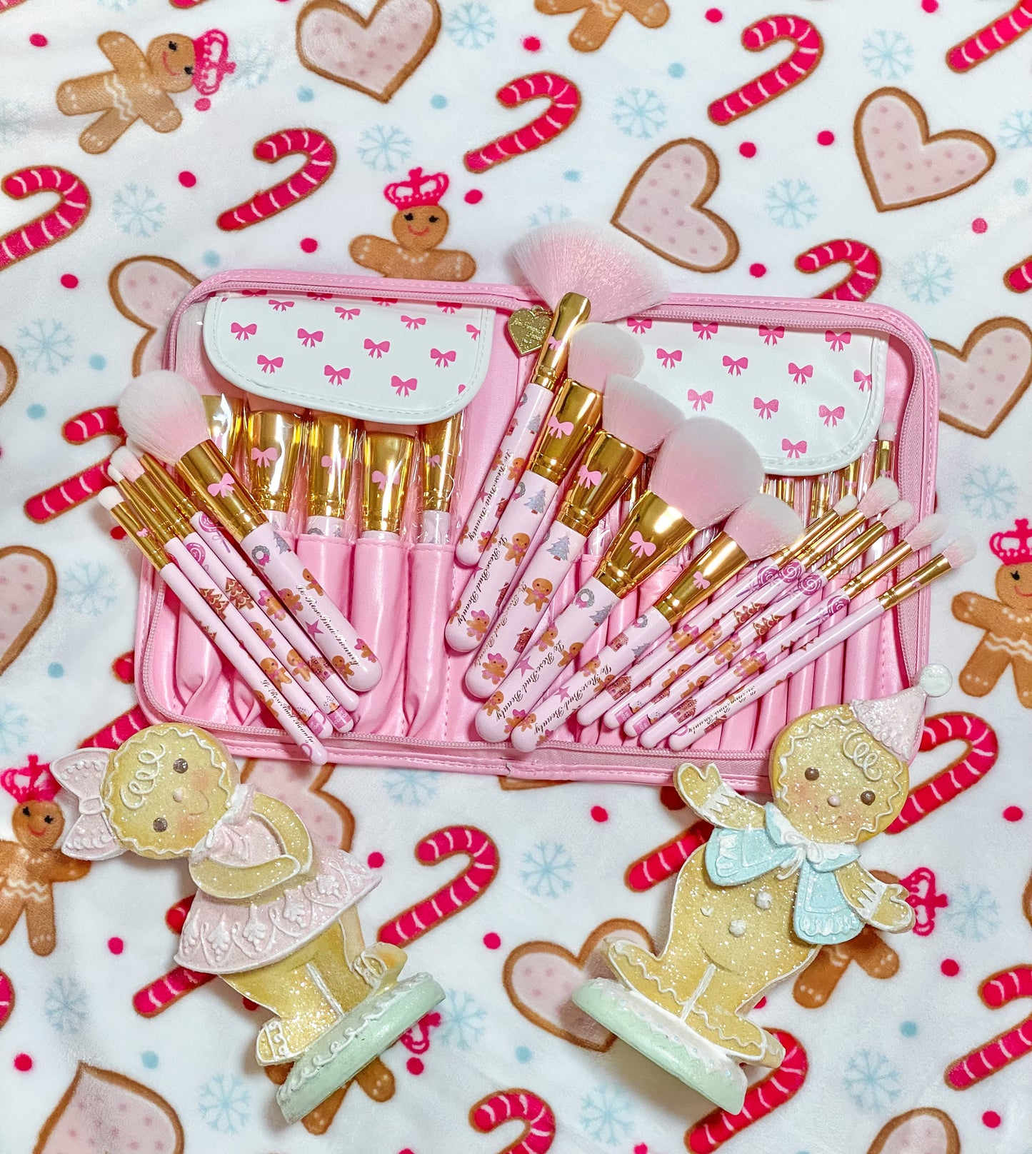 🎀The gingerbread candy lane🎀